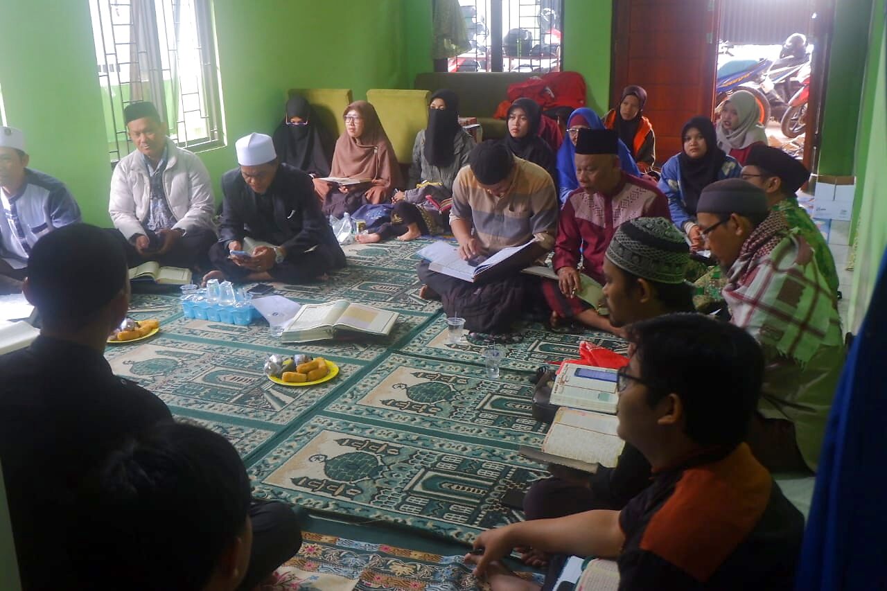 Kebersamaan Guru Ngaji dalam kegiatan pembinaan ruhiah LCA