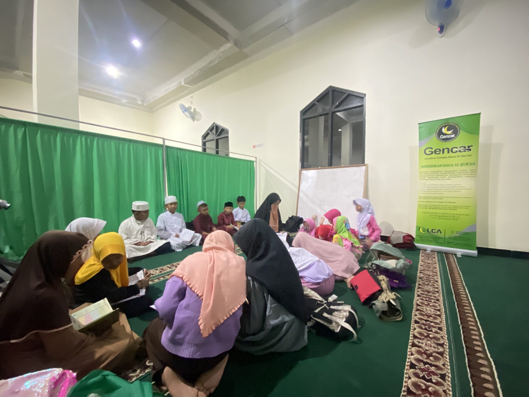Suasana pembelajaran bersama warga