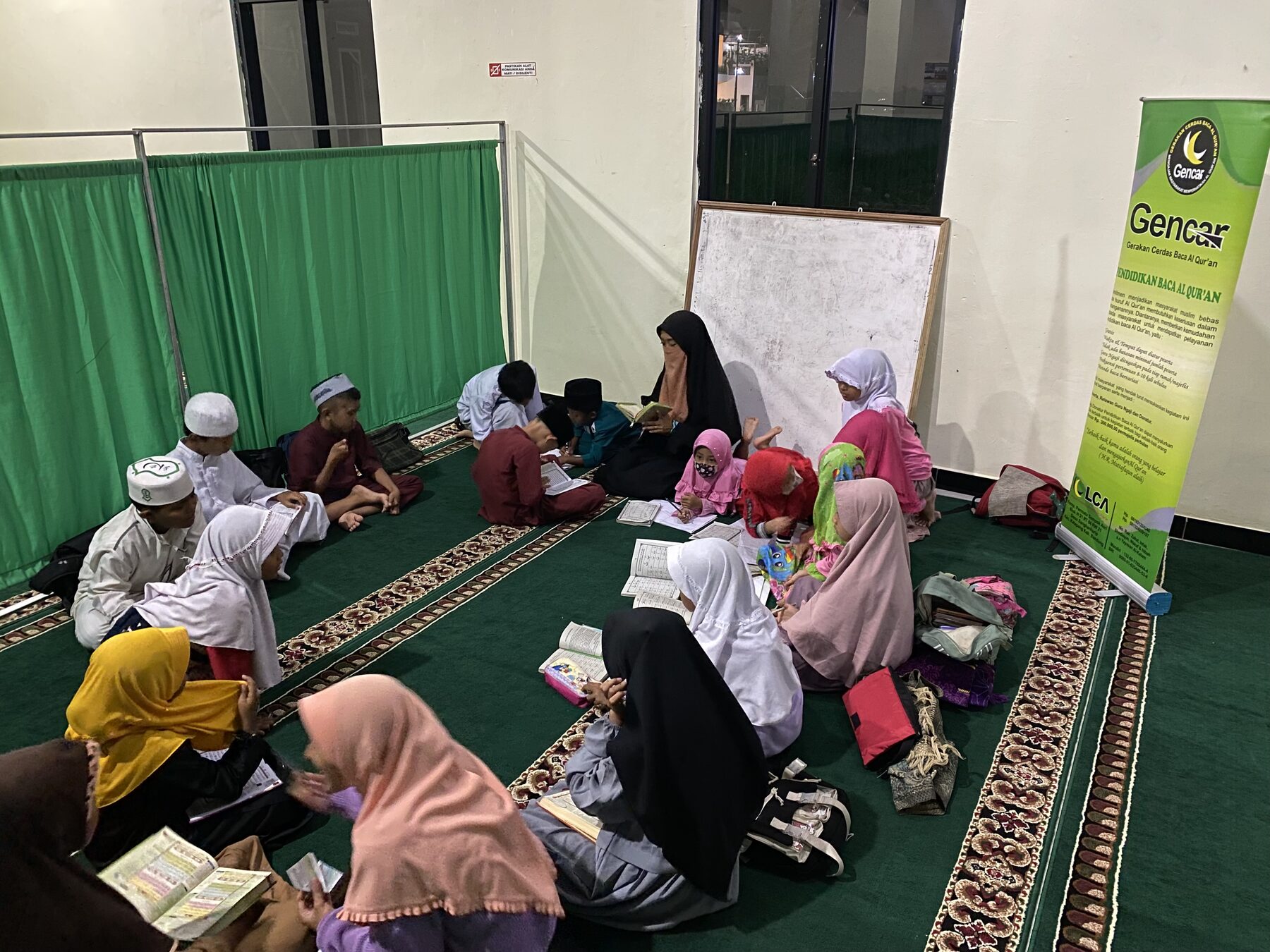 Kegiatan belajar Al-Qur'an di wilayah GENCAR