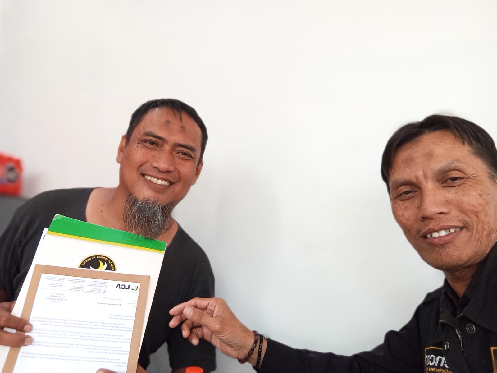 Penyerahan surat himbauan dan berkas GENCAR kepada pengurus wilayah